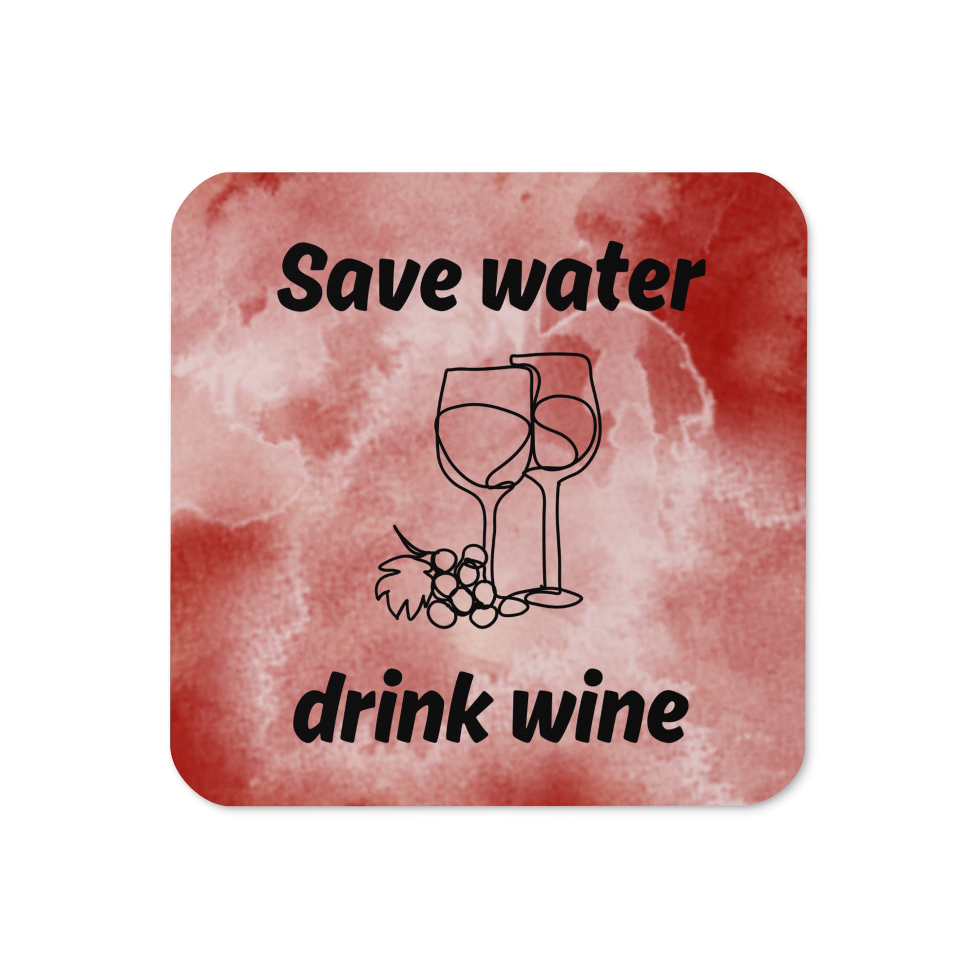 Quadratischer Korkuntersetzer mit rotem Aquarell-Hintergrund, schwarzer Aufschrift ‚Save water drink wine‘ sowie Illustration eines Weinglases mit Weintrauben.