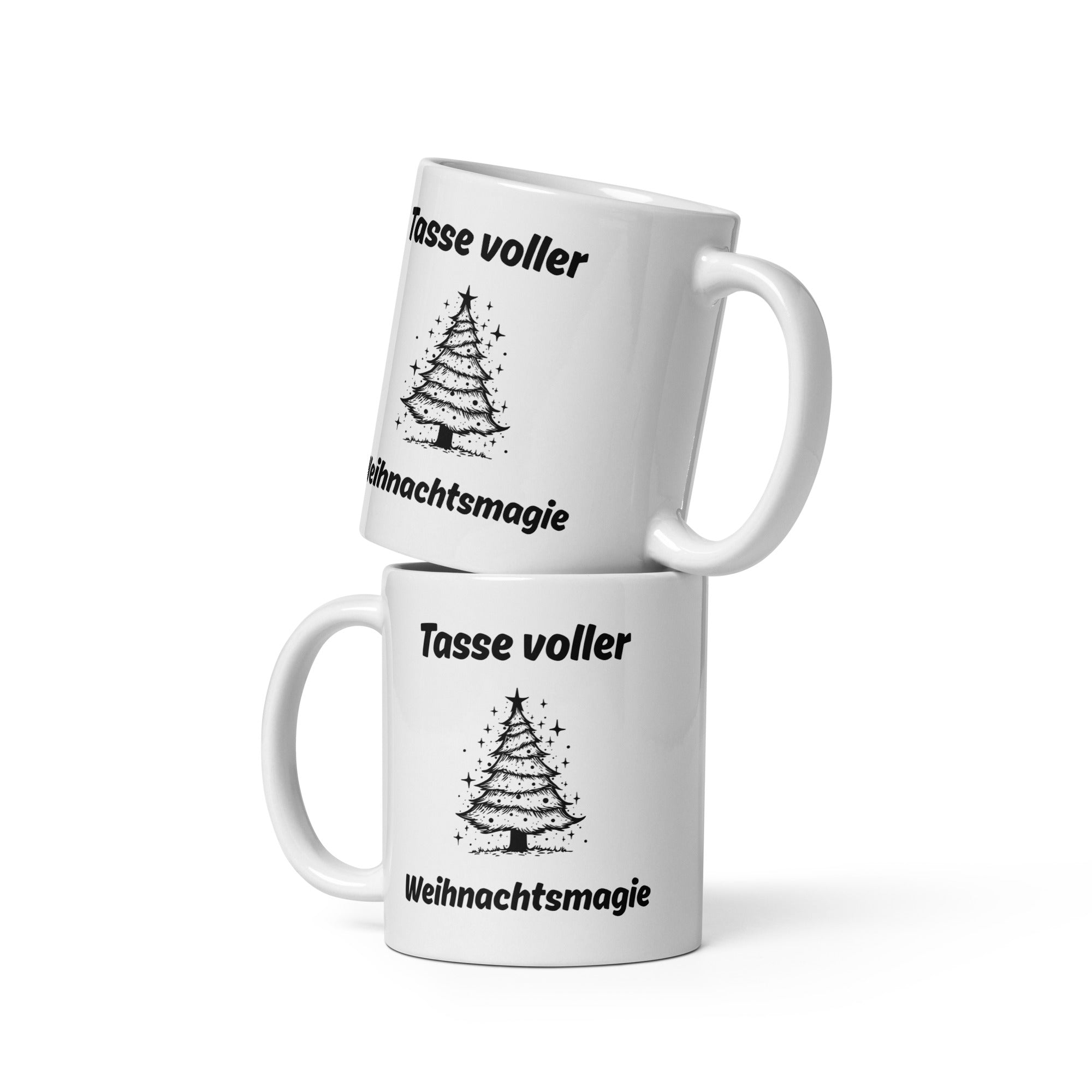 Weiße Tasse mit dem Spruch "Tasse voller Weihnachtsmagie" und einem Bild eines glitzernden, geschmückten Weihnachtsbaum in der Mitte
