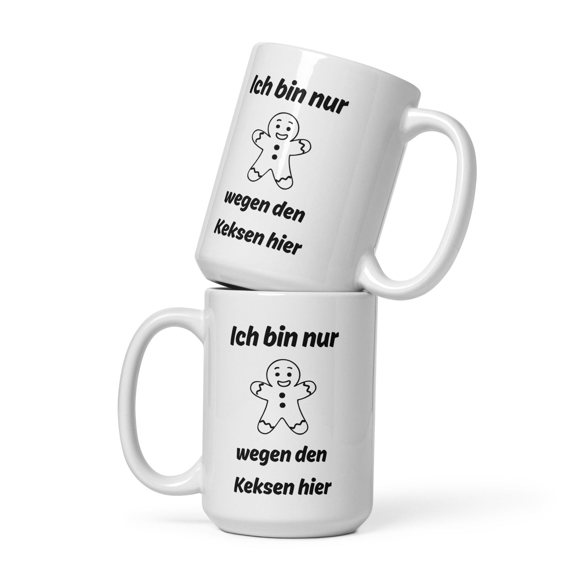 Weiße Tasse mit dem Spruch "Ich bin nur wegen den Keksen hier" und einem Bild eines Lebkuchenmann in der Mitte