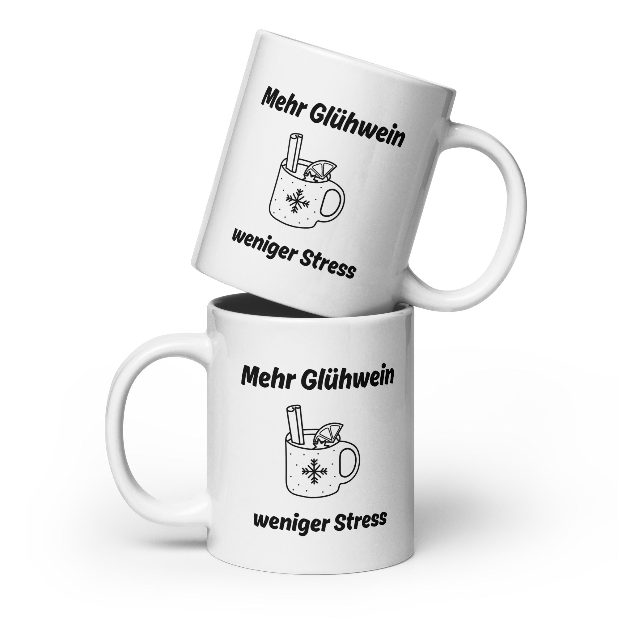 Weiße Tasse mit dem Spruch "Mehr Glühwein, weniger Stress" und einem Bild einer Glühwein Tasse in der Mitte